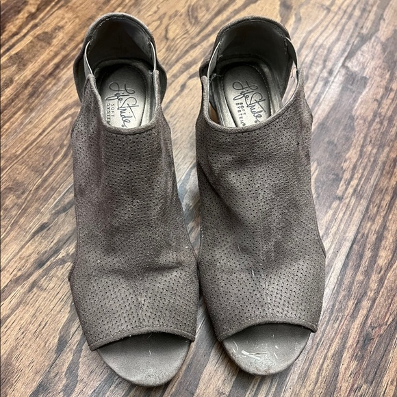 Shoes - Picture 1 of 1